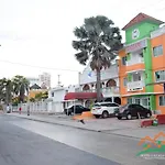 Hotel La Casa Del Turista