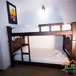 Hotel La Casa Del Turista
