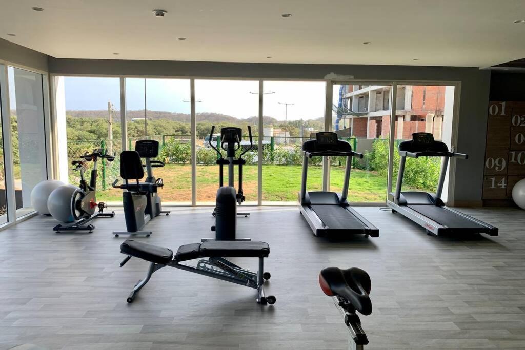 Seaside Retreat: Beachfront Comfort Near Historic Center Cartagena