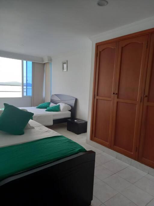 Con Vista Al Mar, A Cuadra De La Playa. Piso 16