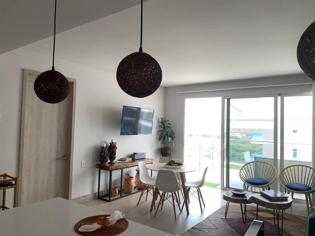 Seaside Retreat: Beachfront Comfort Near Historic Center Apartment *