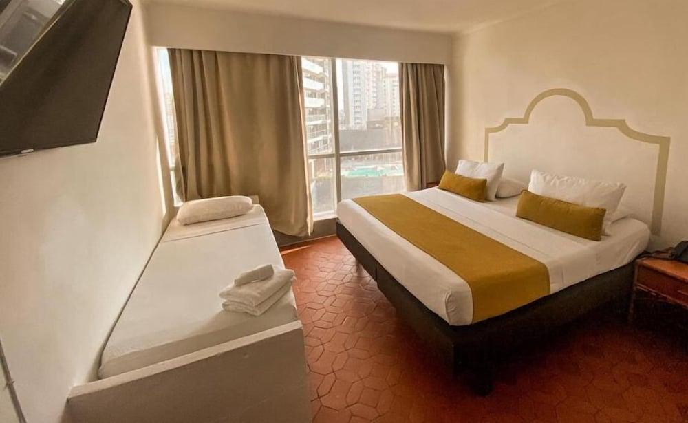 Costa Del Sol Hotel 3*