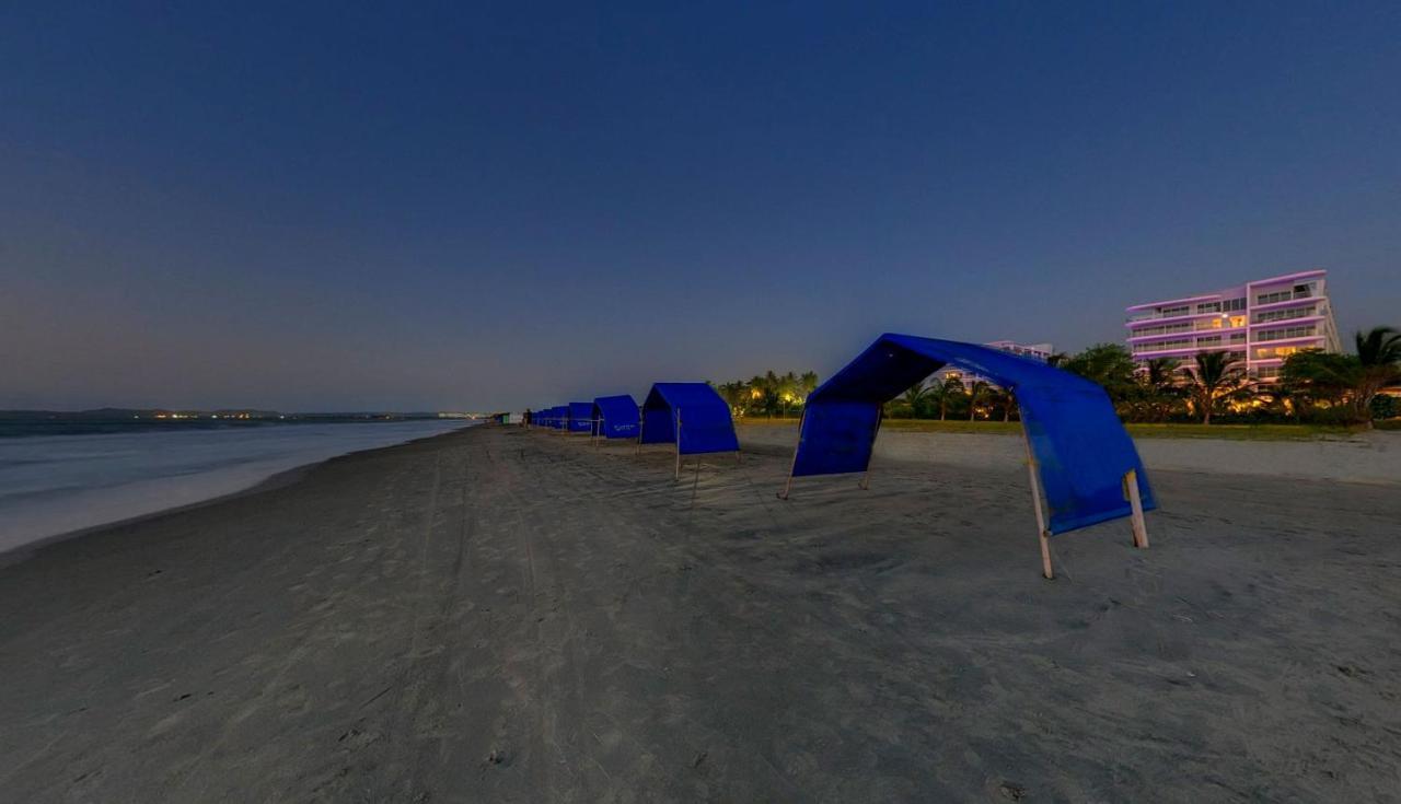 Apartment Seaside Retreat: Beachfront Comfort Near Historic Center Cartagena