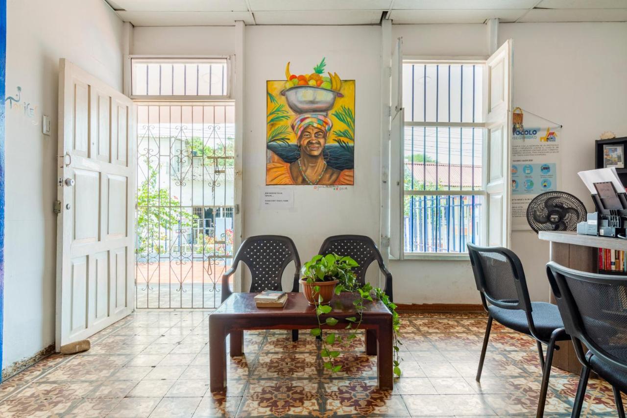 Albergue Hosting And Travel Services 420 *