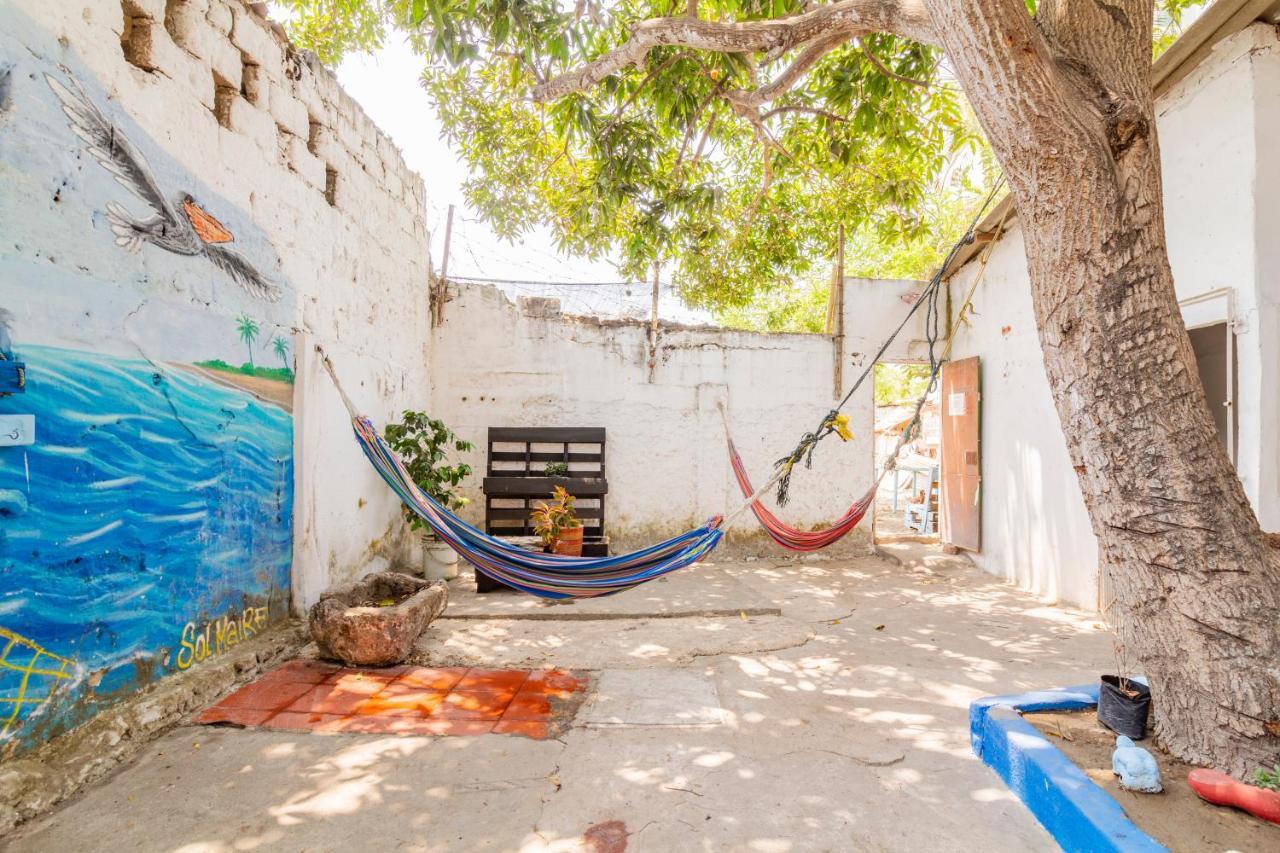 Albergue Hosting And Travel Services 420 *