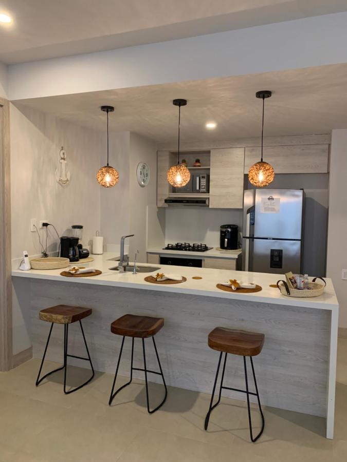 Seaside Retreat: Beachfront Comfort Near Historic Center Apartment Cartagena