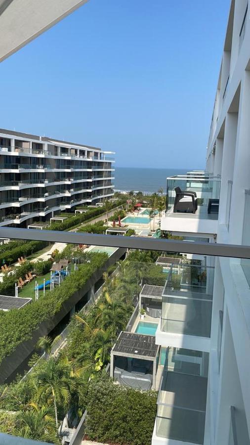 Seaside Retreat: Beachfront Comfort Near Historic Center Apartment Cartagena