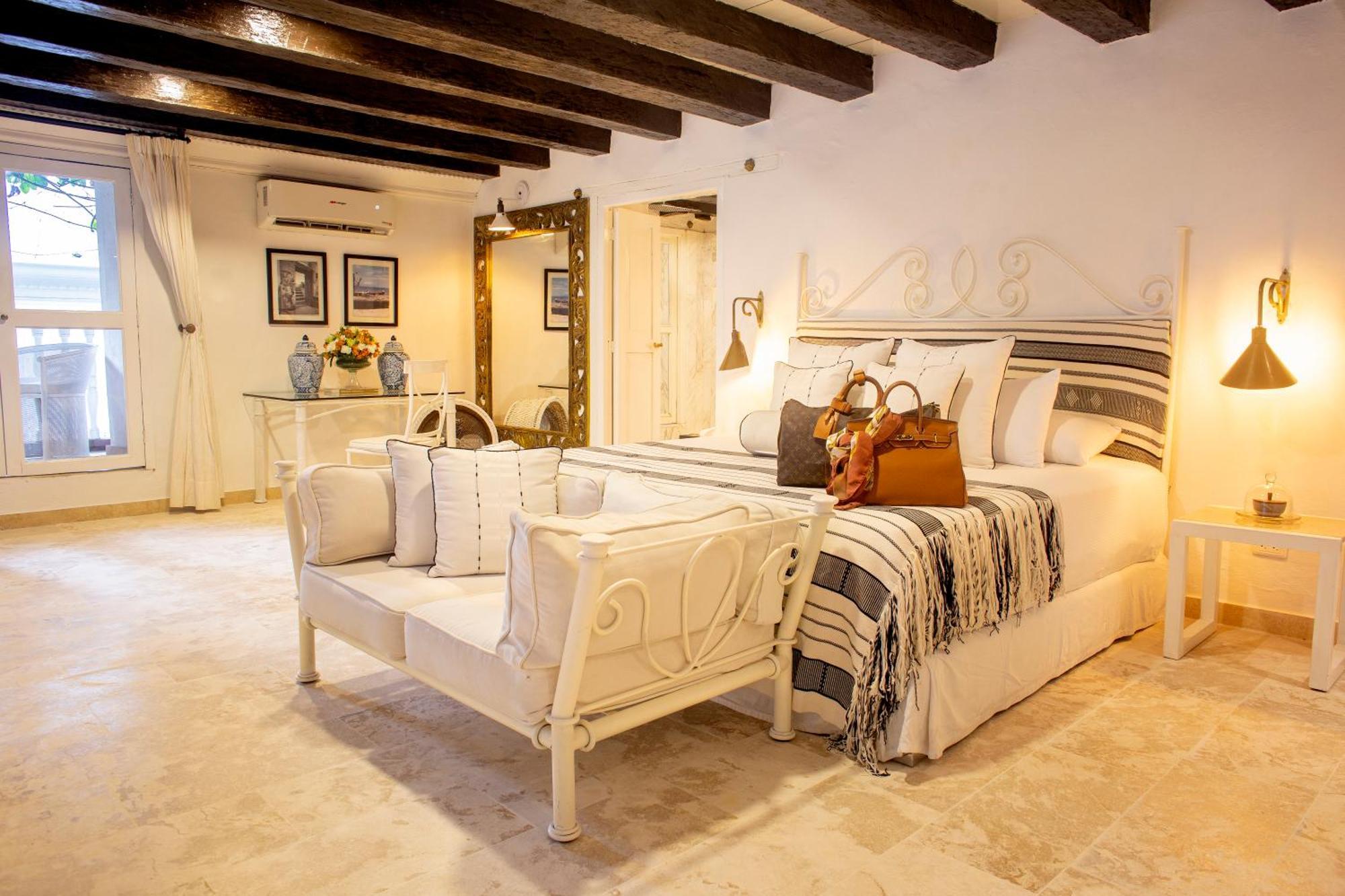 Hotel Leones De Alba Boutique 5*