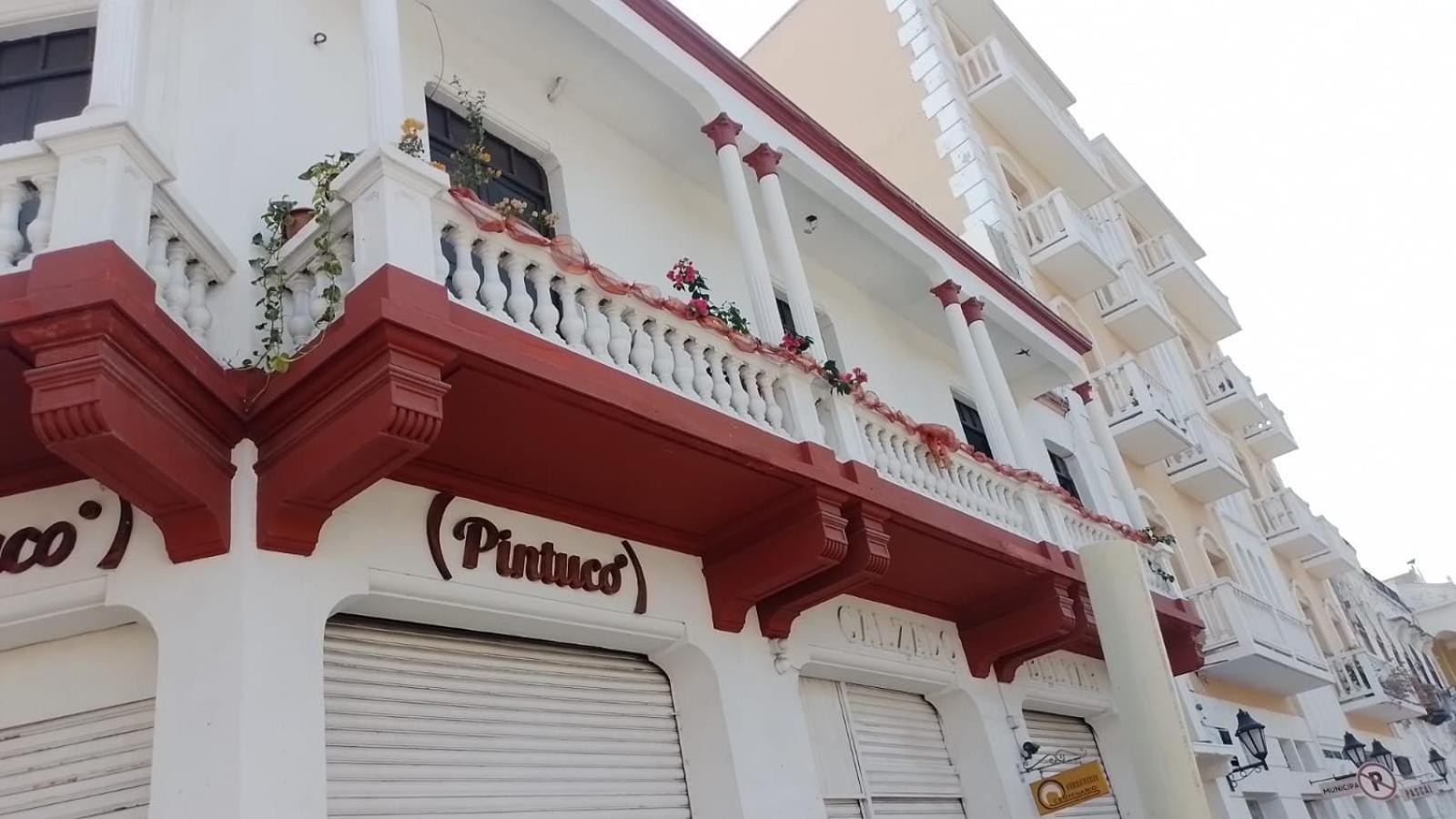 1811 Hostal *