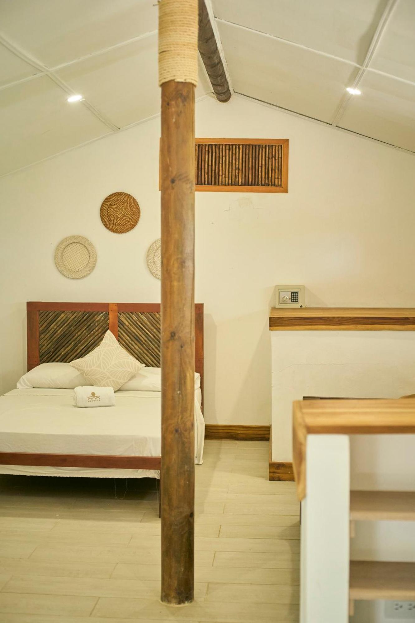 Mangata Hotel *