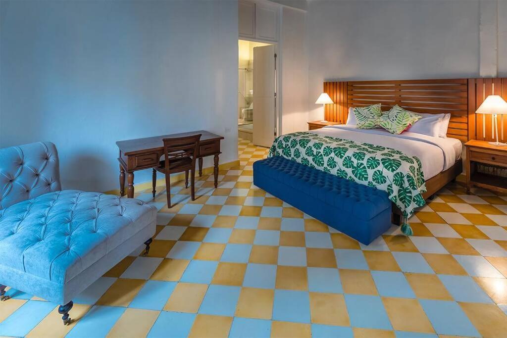 Casa En La Mejor Plaza De La Ciudad Vieja