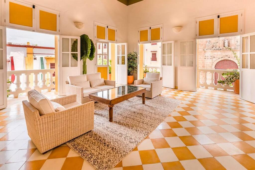 Apartment Casa En La Mejor Plaza De La Ciudad Vieja *