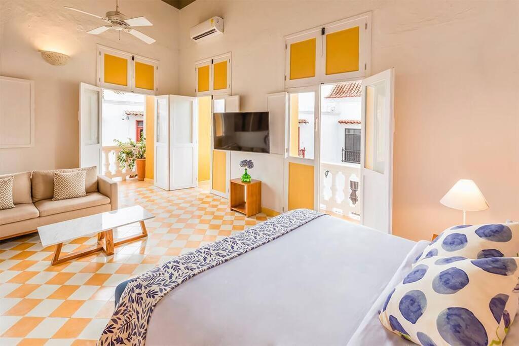Casa En La Mejor Plaza De La Ciudad Vieja Apartment