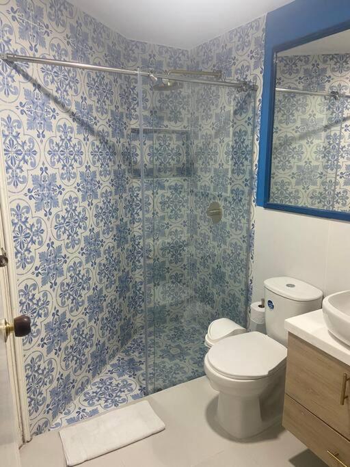 10mo Piso, Piscina, Jacuzzi Y A Pasos De La Playa *