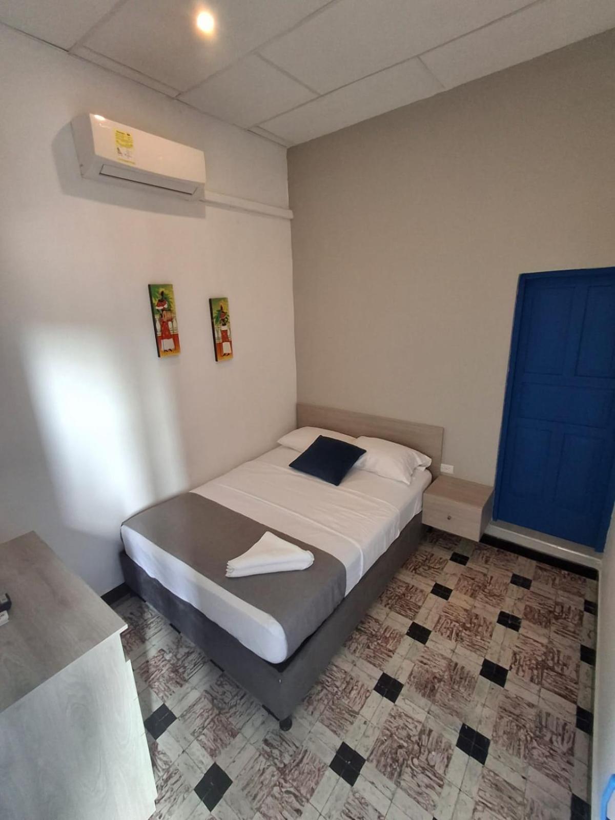 Hostal 1811 *
