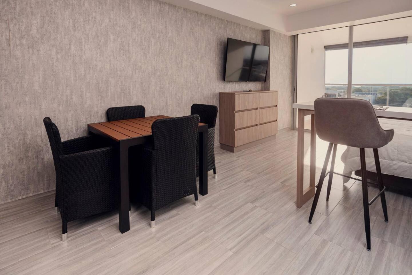 Brand New Front In With Pool View Apartamento *