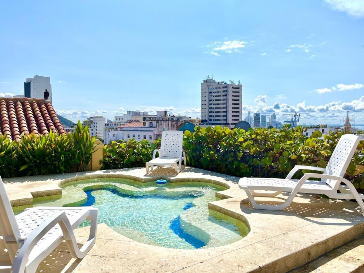 Walled 2 Private Patios, Rooftop With Pool Apartment