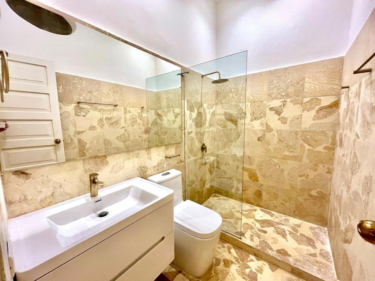 Walled 2 Private Patios, Rooftop With Pool Apartment Cartagena
