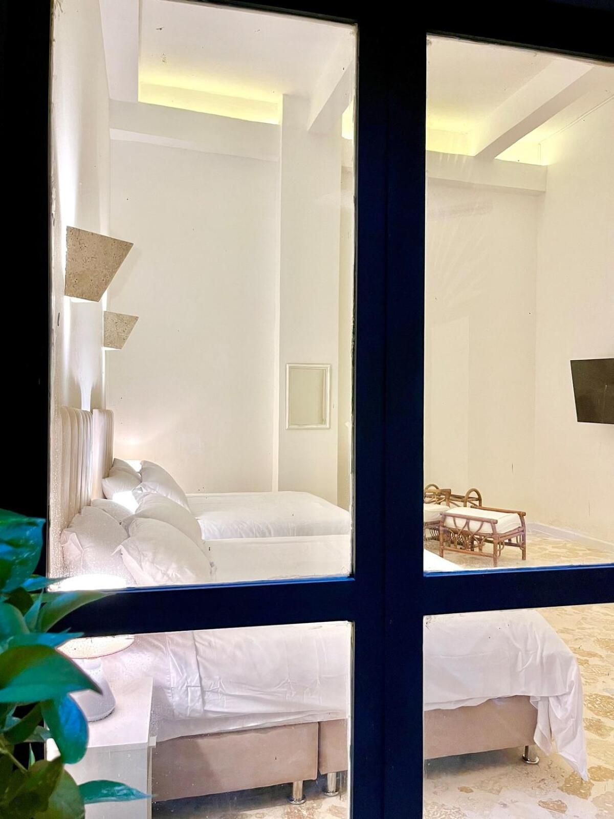 Walled 2 Private Patios, Rooftop With Pool Apartment Cartagena