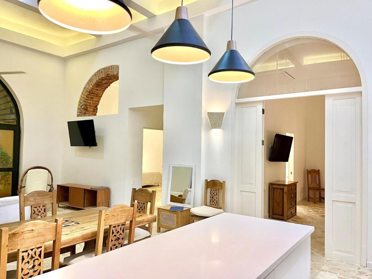 Walled 2 Private Patios, Rooftop With Pool Apartment Cartagena