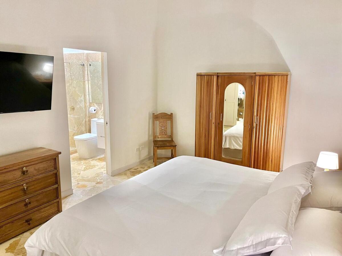 Walled 2 Private Patios, Rooftop With Pool Apartment Cartagena