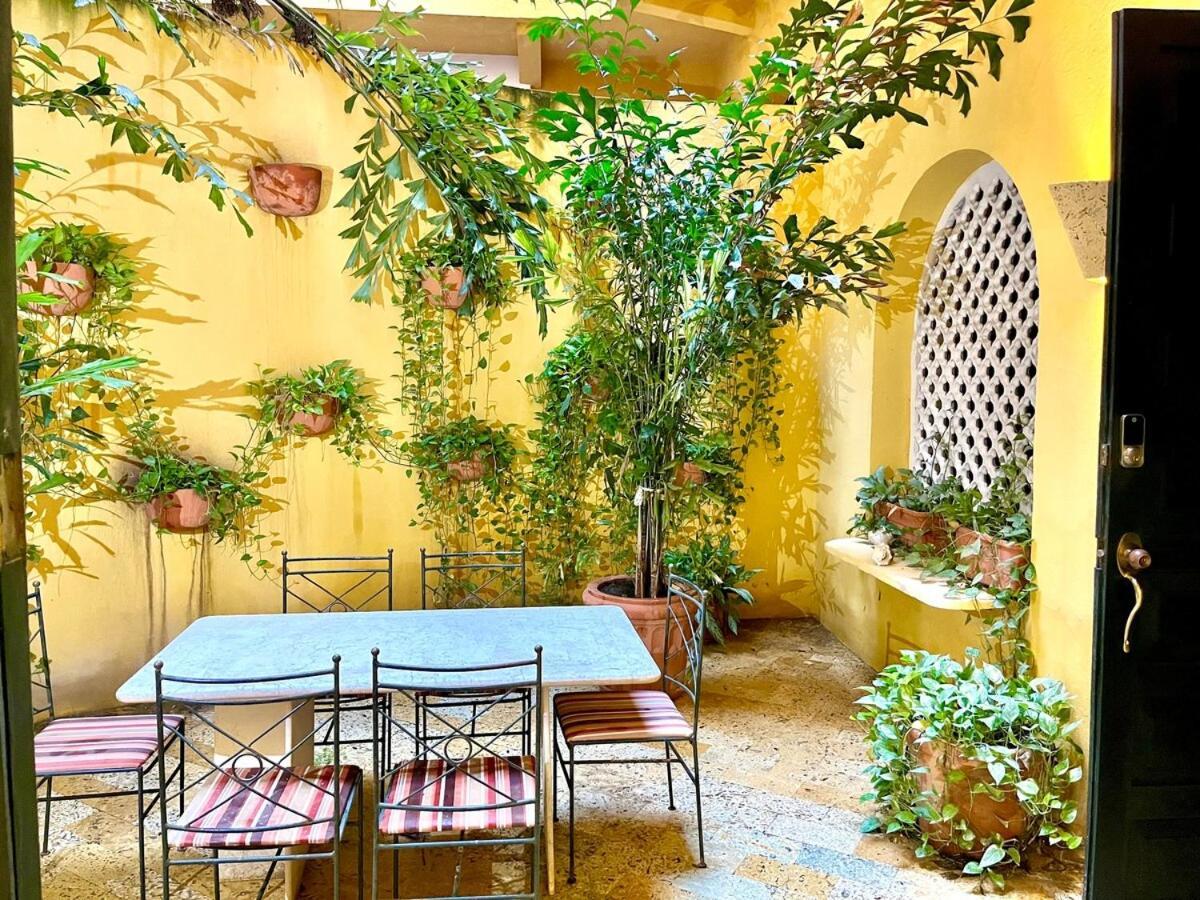Walled 2 Private Patios, Rooftop With Pool Apartment *