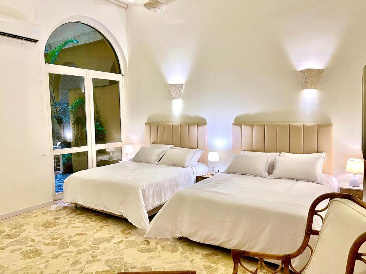 Walled 2 Private Patios, Rooftop With Pool Apartment Cartagena