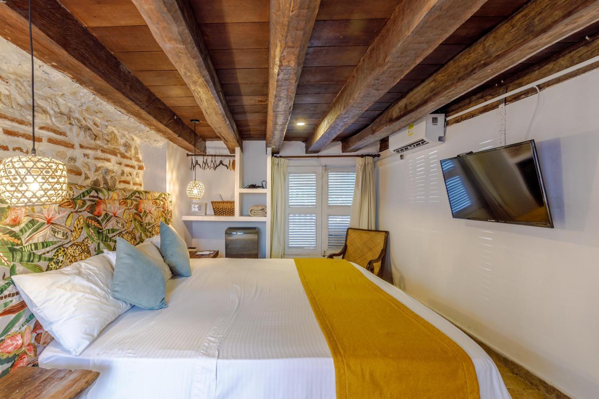 Bolola Hotel 3*