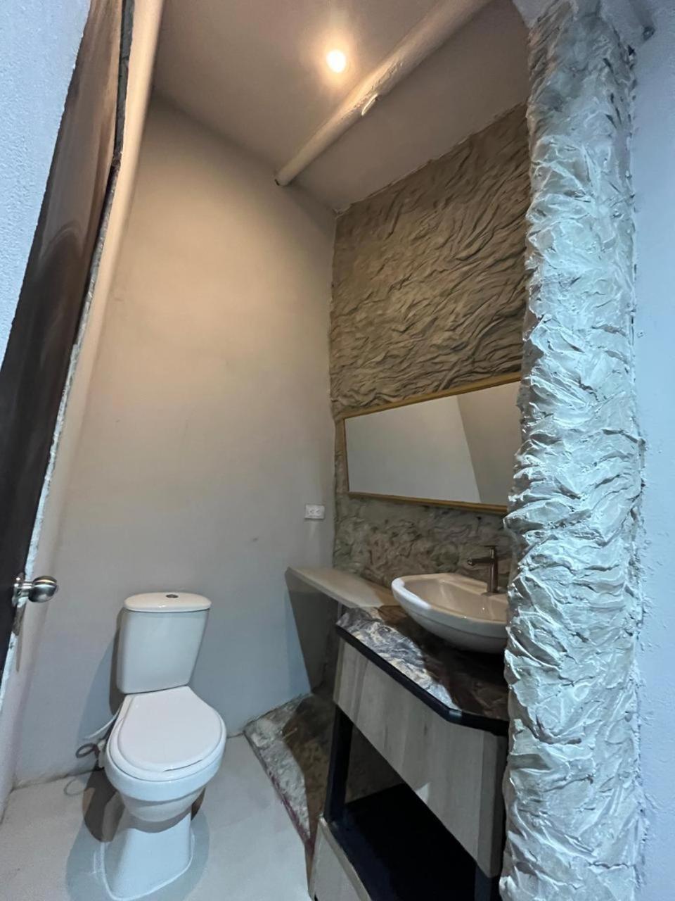 Hostel La Antigua Capsula *