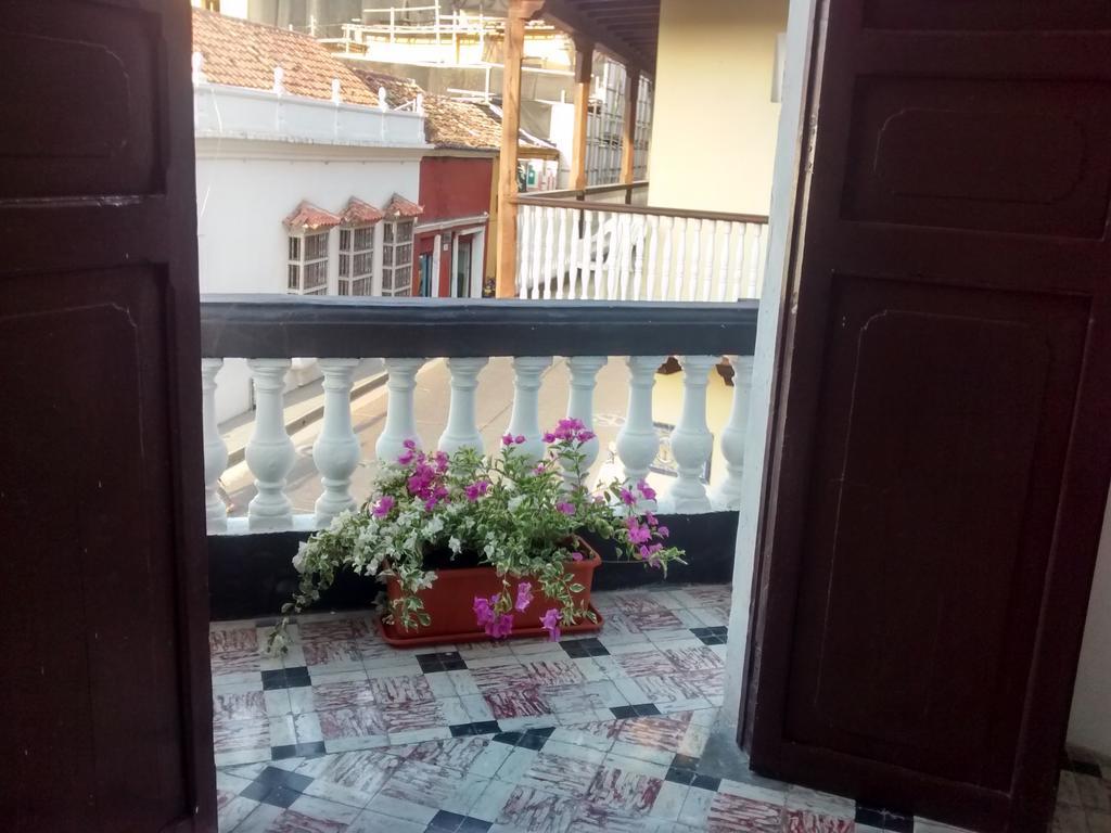 Hostal 1811 *