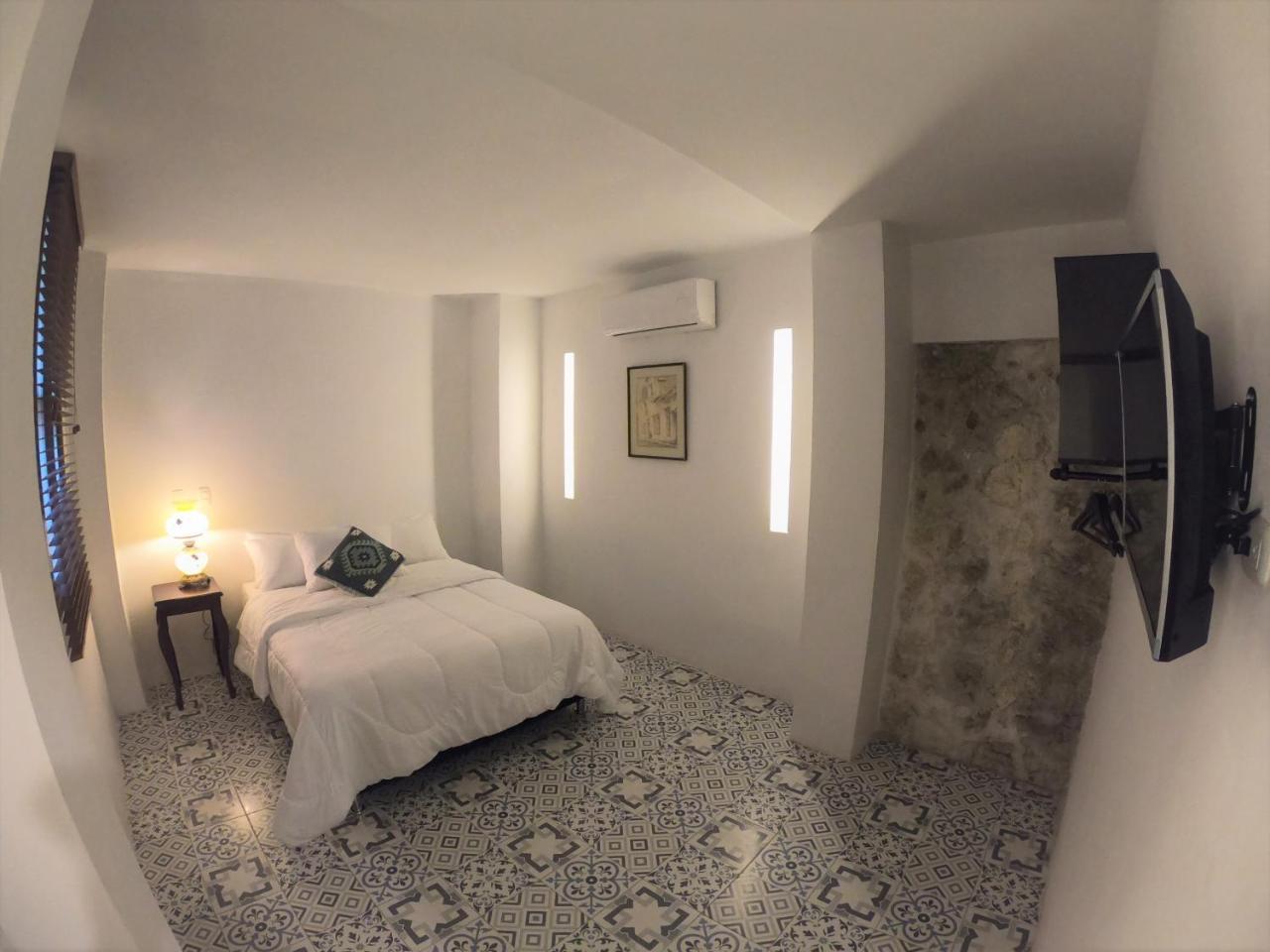 Columbus House 2*