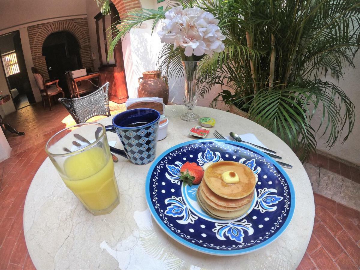 Acomodação com café da manhã  Columbus House 2*