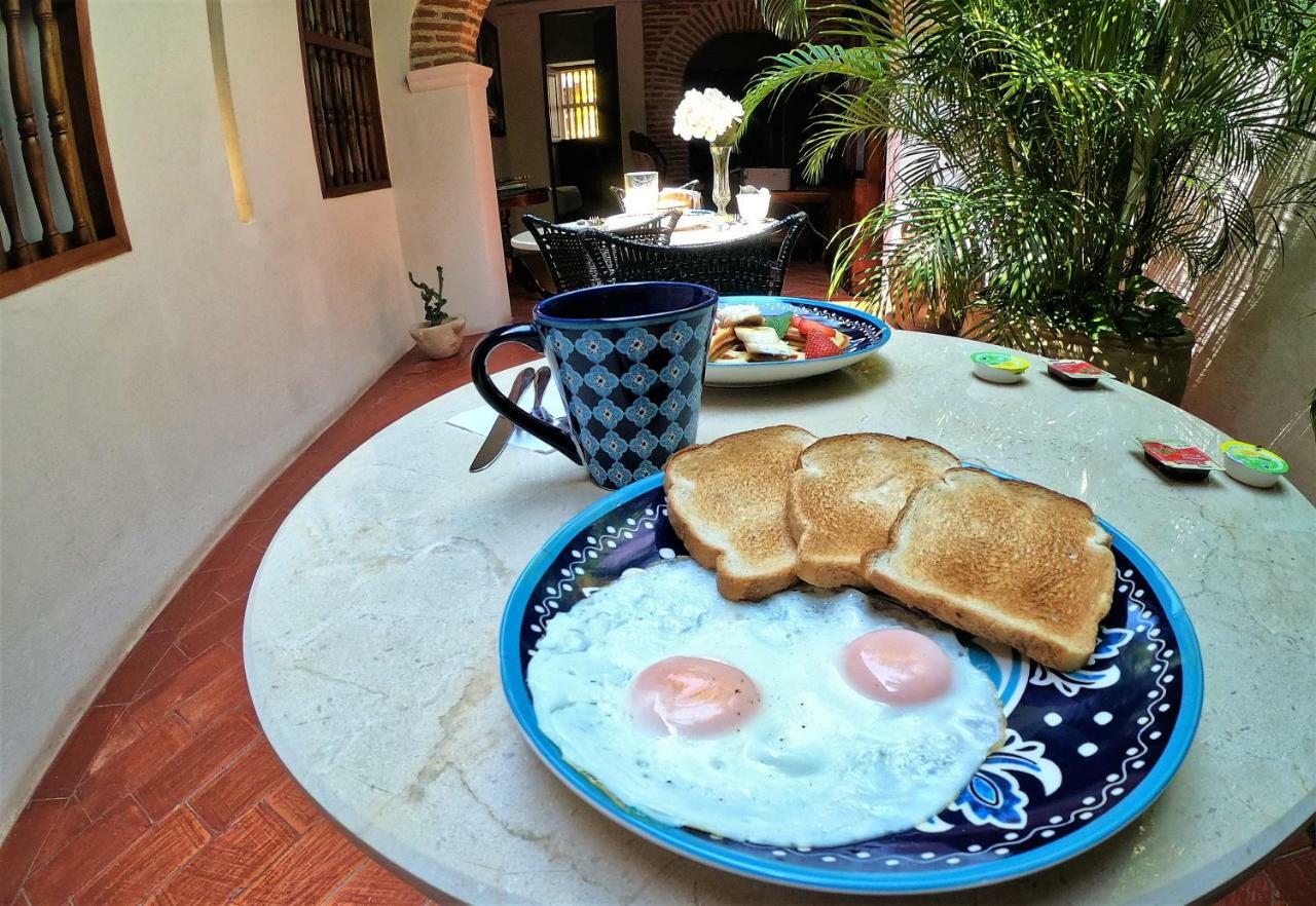 Acomodação com café da manhã  Columbus House 2*