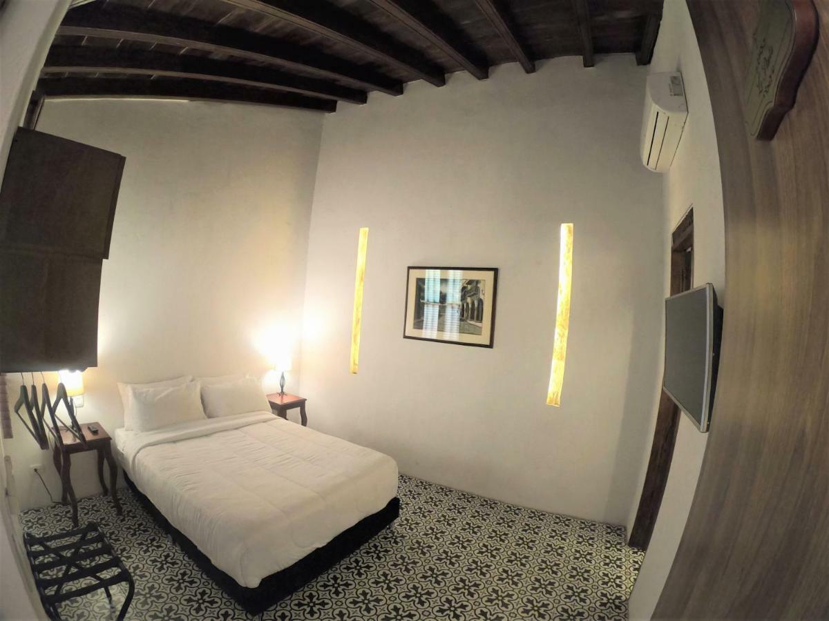 Columbus House 2*