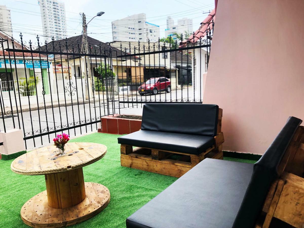 La Vie En Rose Hostal