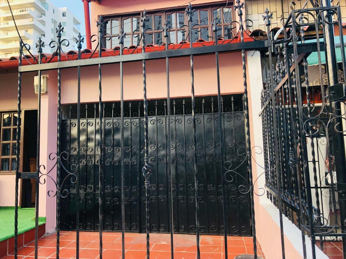 La Vie En Rose Hostal *