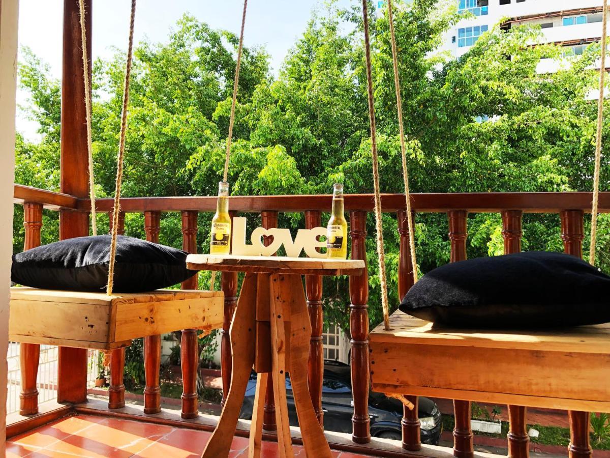 La Vie En Rose Hostal