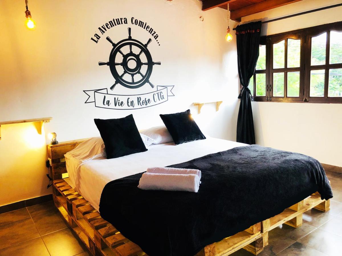 La Vie En Rose Hostal *