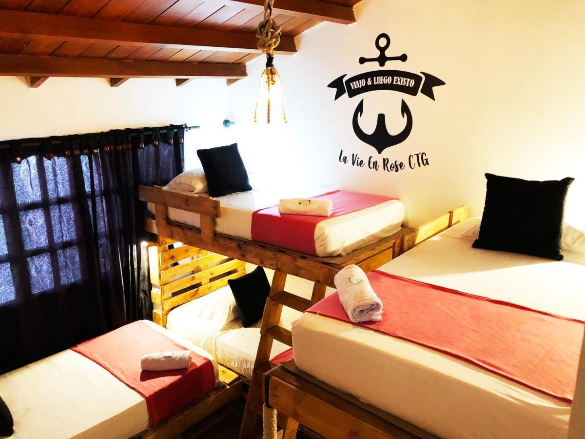 La Vie En Rose Hostal