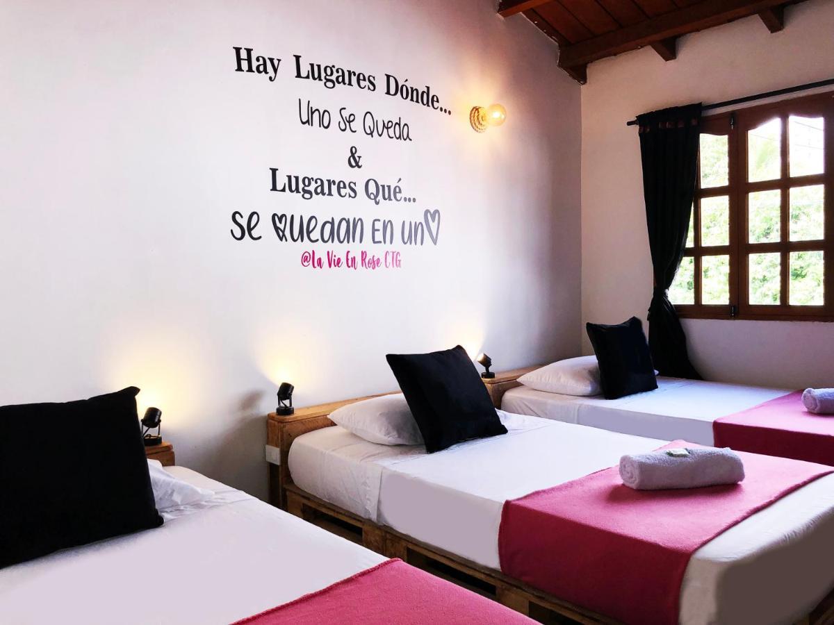 La Vie En Rose Hostal