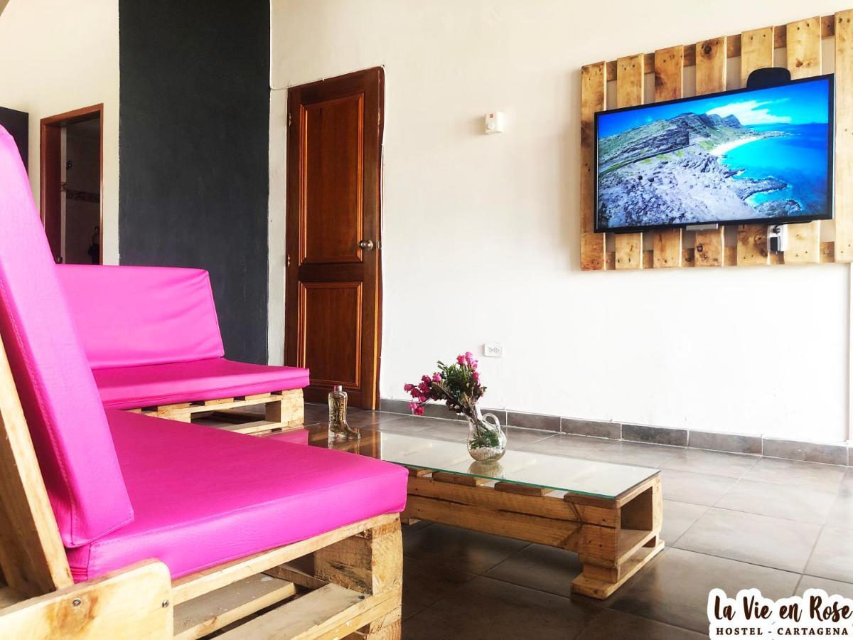 La Vie En Rose Hostal