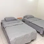 Modern 2Br Apartment Walking Distance From Airport