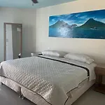 Lux Oceanfront Apartment