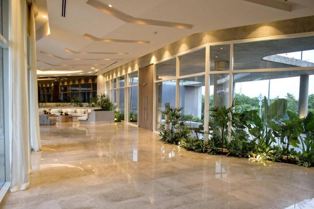 Seaside Retreat: Beachfront Comfort Near Historic Center Apartment Cartagena