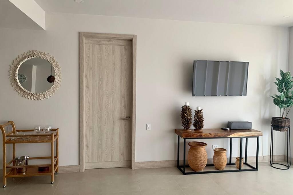 Apartment Seaside Retreat: Beachfront Comfort Near Historic Center