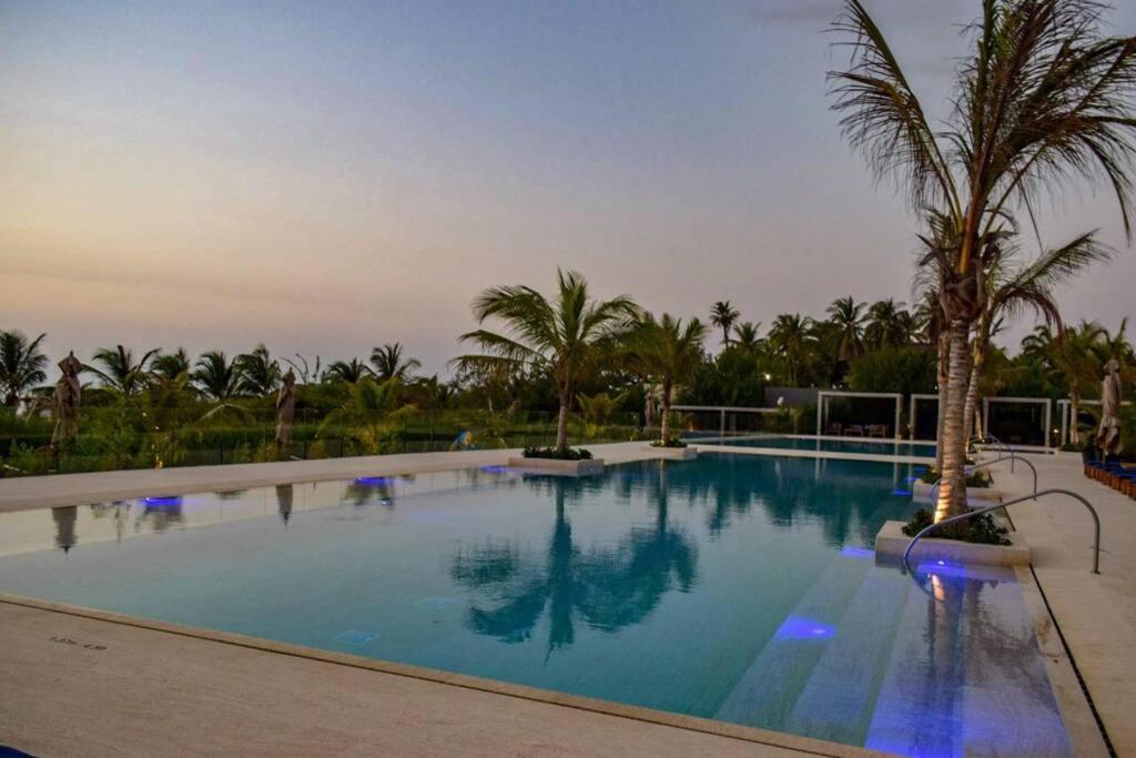 Seaside Retreat: Beachfront Comfort Near Historic Center Apartment *
