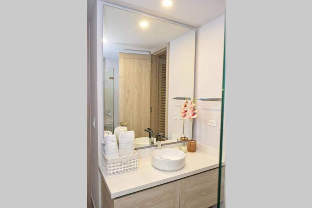 Seaside Retreat: Beachfront Comfort Near Historic Center * Cartagena