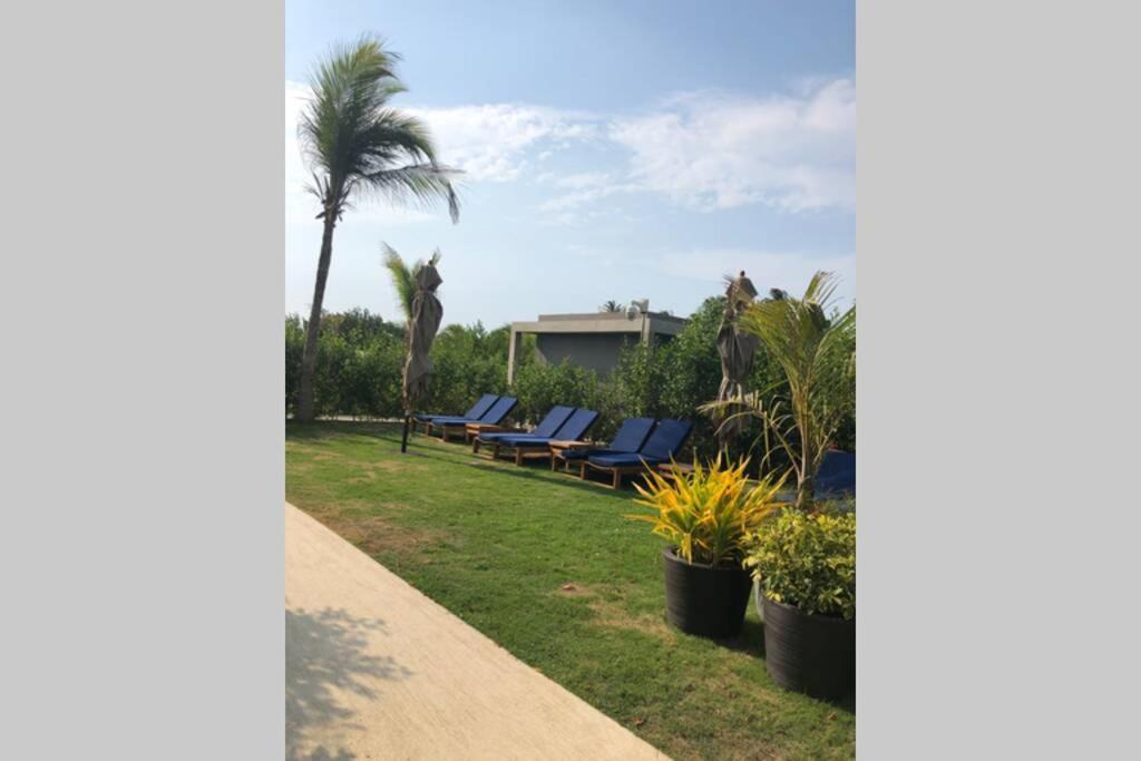 Seaside Retreat: Beachfront Comfort Near Historic Center Apartment