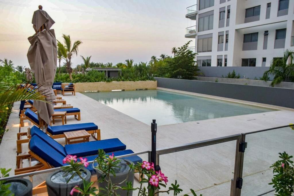 Seaside Retreat: Beachfront Comfort Near Historic Center * Cartagena