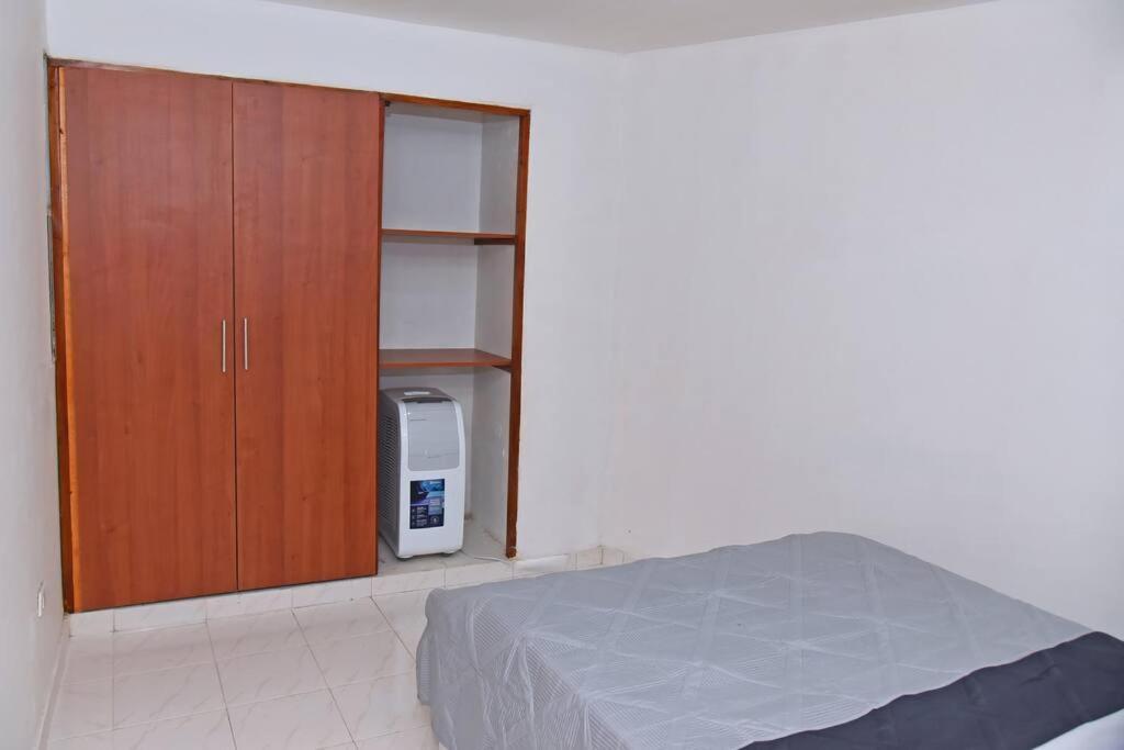 Modern 2br Walking Distance From Airport Apartamento